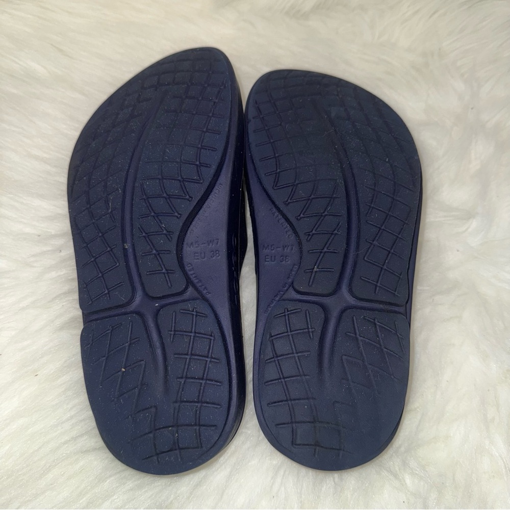 OOFOS Navy Slide Sandals with White Details - Picture 4 of 4